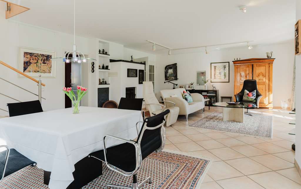 Immobilie in Sulzburg - Familienfreundliches Mehrgenerationen Wohnhaus mit schönem Garten in ruhiger Lage von Sulzburg - Bild 3