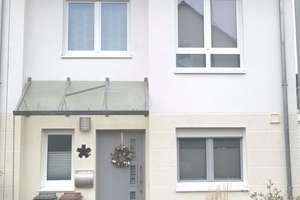 Attraktives 4-Zimmer-Reihenendhaus mit EBK in Liederbach am Taunus – Die vollständige Adresse der Immobilie erhältst du vom Anbieter., 65835 Liederbach am Taunus – Vorschaubild 1