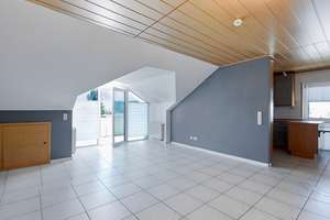 Wohnen mit Weitblick – gepflegte Dachgeschosswohnung mit Balkon, Stellplatz & niedrigem Hausgeld – Die vollständige Adresse der Immobilie erhältst du vom Anbieter., 97828 Marktheidenfeld – Vorschaubild 4