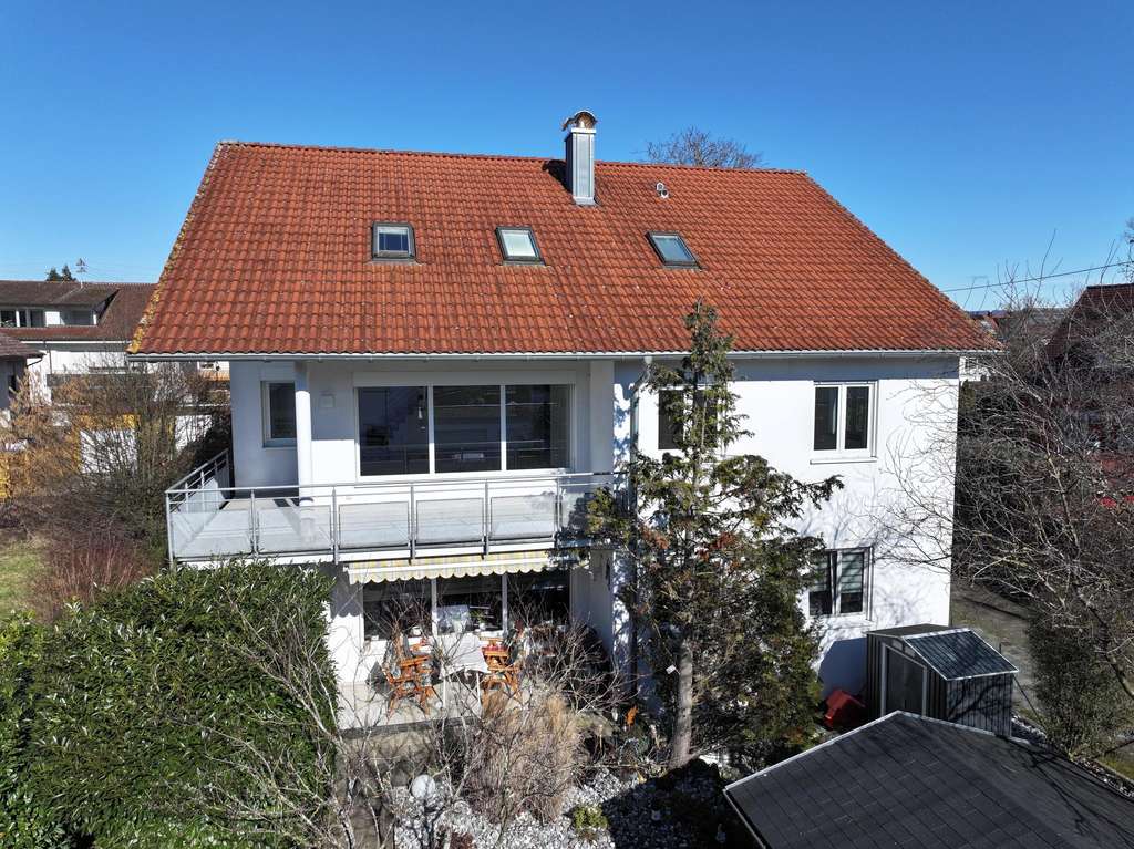 Immobilie in Uhldingen-Mühlhofen - 2-Familienhaus mit zusätzlicher Einliegerwohnung  und Doppelgarage und 2 Stellplätze im Freien - Bild 2