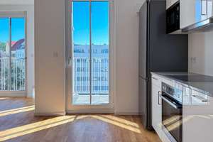 Vermietete, großzügige, helle 2-Zimmerwohnung mit Abstellraum - mit guter Anbindung zum KuDamm – Osnabrücker Straße 27, 10589 Charlottenburg, Berlin – Vorschaubild 3