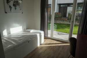 Gehobenes EG-Studentenapartment (W2) nahe Hochschule, vollmöbliert, *neuwertig*, nur für Studenten! – Kurt-Schumacher-Straße 41, 72762 Reutlingen (Kreis) – Vorschaubild 1