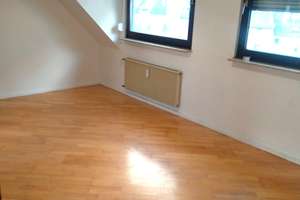 Attraktive Kapitalanlage: Vermietete Dachgeschosswohnung mit Charme und ca. 5,8 % Rendite