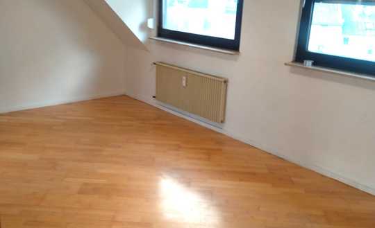 Attraktive Kapitalanlage: Vermietete Dachgeschosswohnung mit Charme und ca. 5,8 % Rendite