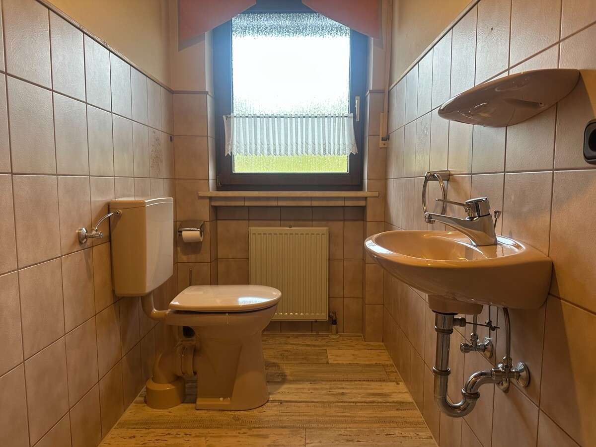 Immobilie in Oberschneiding - Willkommen Zuhause!
Großzügiges Einfamilienhaus mit Wintergarten und herrlichem Grundstück! - Bild 2