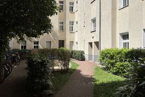 Bezugsfreie 3-Zimmer-Wohnung im ruhigen Gartenhaus in Berlin-Friedrichshain – Die vollständige Adresse der Immobilie erhältst du vom Anbieter., 10249 Friedrichshain, Berlin – Vorschaubild 2