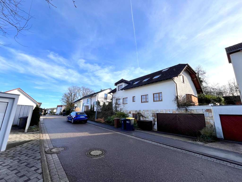 Immobilie in Mönsheim - ZUM TOP PREIS!  284 m² grosses Einfamilienhaus mit 10 Zimmer`* Gute Lage * In direkter Waldnähe! * - Bild 0