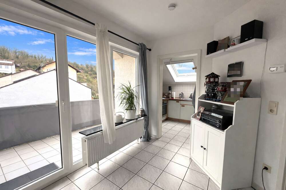 Immobilie in Obernburg am Main - Raumwunder ... Helle, gemütliche 2-Zimmer-Dachgeschosswohnung mit Balkon! - Bild 2