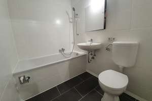 **FAMILIEN WILLKOMMEN**4-Zimmer-Wohnung // 3.Etage // Balkon // Bad mit Wanne // ab 01.05. – Andromedaweg 17, 4205 Grünau-Nord, Leipzig – Vorschaubild 2