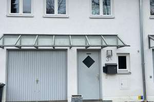 Schönes Reihenmittelhaus in zentraler Lage in Göggingen ab sofort zu verkaufen.