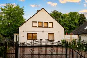 Einfamilienhaus mit Anlieger, 7 Zimmer auf großem Grundstück