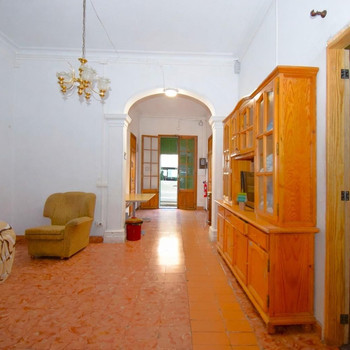 Haus mit Garage und Terrasse in Muro