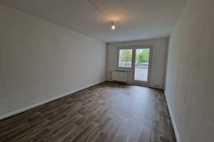 Platzprobleme? Nicht mit uns – 5 Zimmer, Hochparterre, fertig! – Ringstraße 189, 4209 Leipzig – Vorschaubild 1