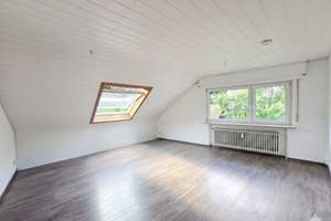 Über den Dächern von Stuttgart-Süd: Gemütliches DG-Juwel mit Balkon und Traumaussicht! – Die vollständige Adresse der Immobilie erhältst du vom Anbieter., 70199 Südheim, Stuttgart – Vorschaubild 2