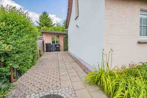 Charmantes Einfamilienhaus mit Gartenidylle und Garage – Eisnerstraße 32, 7318 Saalfeld-Rudolstadt (Kreis) – Vorschaubild 3