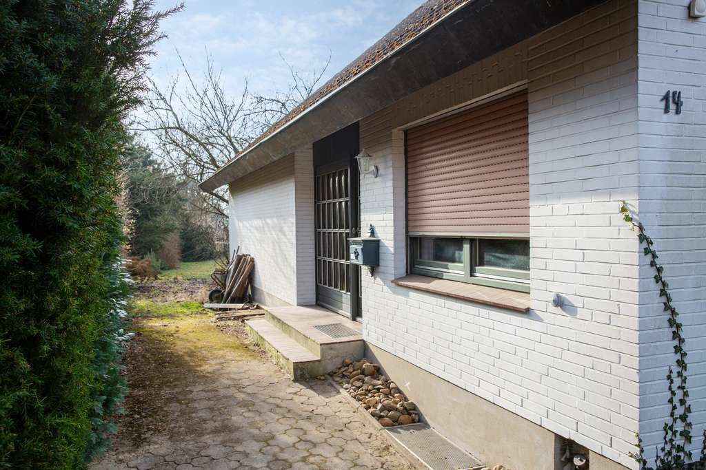Immobilie in Winsen (Luhe) - Großes Einfamilienhaus BJ 1979 mit Garage im Keller - Bild 1