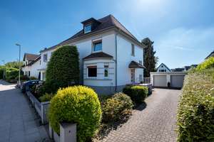 Bielefeld-Brake: charmantes Zweifamilienhaus mit kleiner Gewerbeeinheit und großem Garten! – Die vollständige Adresse der Immobilie erhältst du vom Anbieter., 33729 Heepen, Bielefeld – Vorschaubild 3