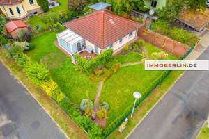 IMMOBERLIN.DE - Entzückender Bungalow mit Gartenidylle & Wintergarten im Berliner Speckgürtel – Die vollständige Adresse der Immobilie erhältst du vom Anbieter., 15827 Blankenfelde-Mahlow – Vorschaubild 1