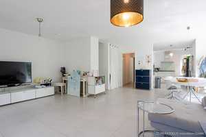 Neuwertiges 5-Zimmer-Reihenhaus mit Einbauküche in Bad Soden am Taunus – Main-Taunus-Kreis – Vorschaubild 2