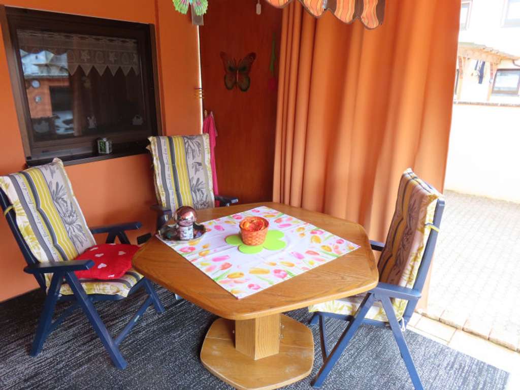 Immobilie in Oberhausen-Rheinhausen - Zweifamilienhaus mit attraktiver ganzjährig nutzbarer Terrasse in Oberhausen - Bild 4