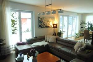 Familienhaus mit 3 Wohneinheiten und Garten mit Terrasse – Die vollständige Adresse der Immobilie erhältst du vom Anbieter., 85774 Unterföhring – Vorschaubild 1