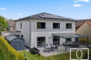Baujahr 2020! Energieeffiziente Stadtvilla mit großzügigem Garten in traumhafter Lage