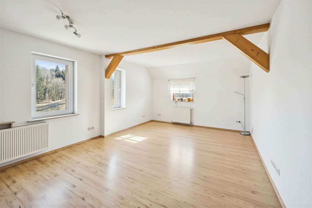 Immobilie in Hermsdorf/Erzgebirge - Freiraum für Familie und Projekte: Einfamilienhaus mit großem Grundstück und Scheune - Bild 2