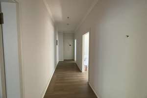 Gepflegtes Wohnen! Großzügige 2-Zimmer-Wohnung mit Balkon – 40545 Oberkassel, Düsseldorf – Vorschaubild 2