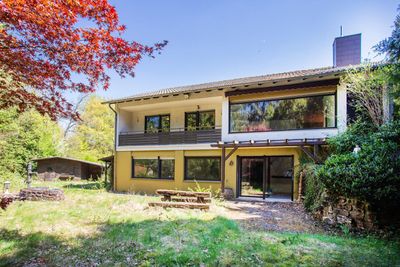 KL-Bännjerrück:Großzügiges, freistehendes Einfamilienhaus m. Einliegerwhg., Garage u. schönem Garten