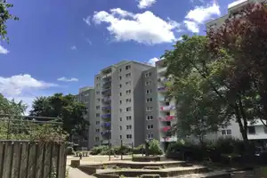 Großzügige 3-Zimmer-Wohnung mit Balkon (WBS)! – Krahwinkelstraße 11, 45276 Essen – Vorschaubild 3
