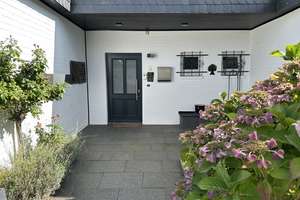 Ruhiger Atrium-End-Bungalow
mit Keller und Garage – Die vollständige Adresse der Immobilie erhältst du vom Anbieter., 22869 Schenefeld – Vorschaubild 2