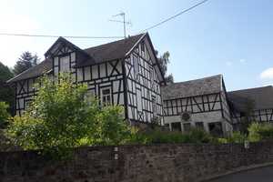 Westerwald: Charmanter Fachwerk-Hof mit freistehendem Haus, Scheune, Stall, Eckhaus und Weidefläche – Altenkirchen (Westerwald) (Kreis) – Vorschaubild 2