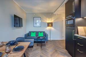 Möbliert: Neuwertig möblierte 2‑Zimmer Wohnung – mit Innenhoflage – Die vollständige Adresse der Immobilie erhältst du vom Anbieter., 81543 Siebenbrunn, München – Vorschaubild 2