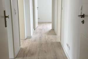 Schöne renovierte 3,0 Zimmer Wohnung mit kleinem Balkon