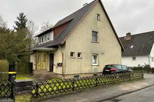 Kapitalanlage ! Vermietetes Zweifamilienhaus mit Balkon, Vollkeller und Garage mitten in Uelzen ! – Uelzen (Kreis) – Vorschaubild 2