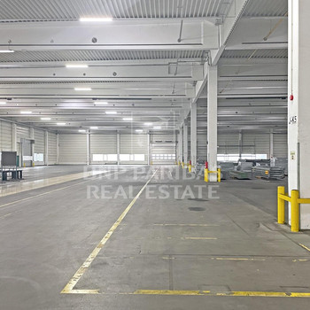 Moderne Produktions- & Lagerhalle