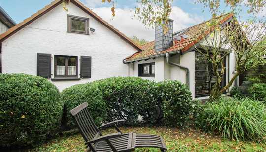 Bild von Charmantes Fachwerkhaus im Denkmalensemble mit Garten & Garage in ruhiger Lage bei Weilrod