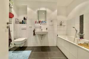 *Modernes RMH mit 2 Garagen & Carport* – Hüttenweg 2/4, 88213 Ravensburg – Vorschaubild 8