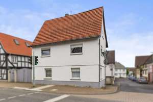 Zweifamilienhaus mit individuellem Charme und großem Entwicklungspotenzial in Echzell – Die vollständige Adresse der Immobilie erhältst du vom Anbieter., 61209 Echzell – Vorschaubild 1