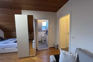 Dachgeschosswohnung löffelfertig 1ZiKüDB mit Einbauküche, voll möbliert – Mühlenbroicher Weg 143, 40472 Rath, Düsseldorf – Vorschaubild 5
