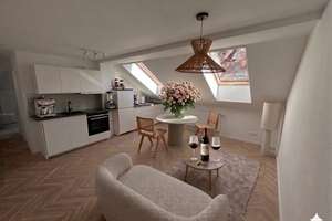 •	Helle, möblierte 2,5-Zimmer-Oase in Stuttgart-Mitte – Top Lage & Energieeffizient!