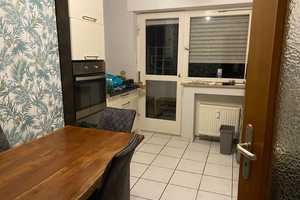 Modernisierte Wohnung mit vier Zimmern sowie Balkon und EBK in Düren *Saniertes Badezimmer* – Friedrich-Ebert-Platz 9, 52351 Düren (Kreis) – Vorschaubild 5
