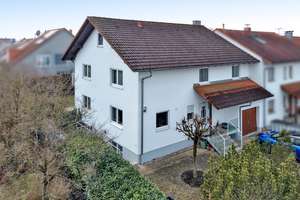 Familienfreundliches Reihenendhaus mit großzügigem Wohnbereichen, Balkon und Garten – Die vollständige Adresse der Immobilie erhältst du vom Anbieter., 76532 Haueneberstein, Baden-Baden – Vorschaubild 1