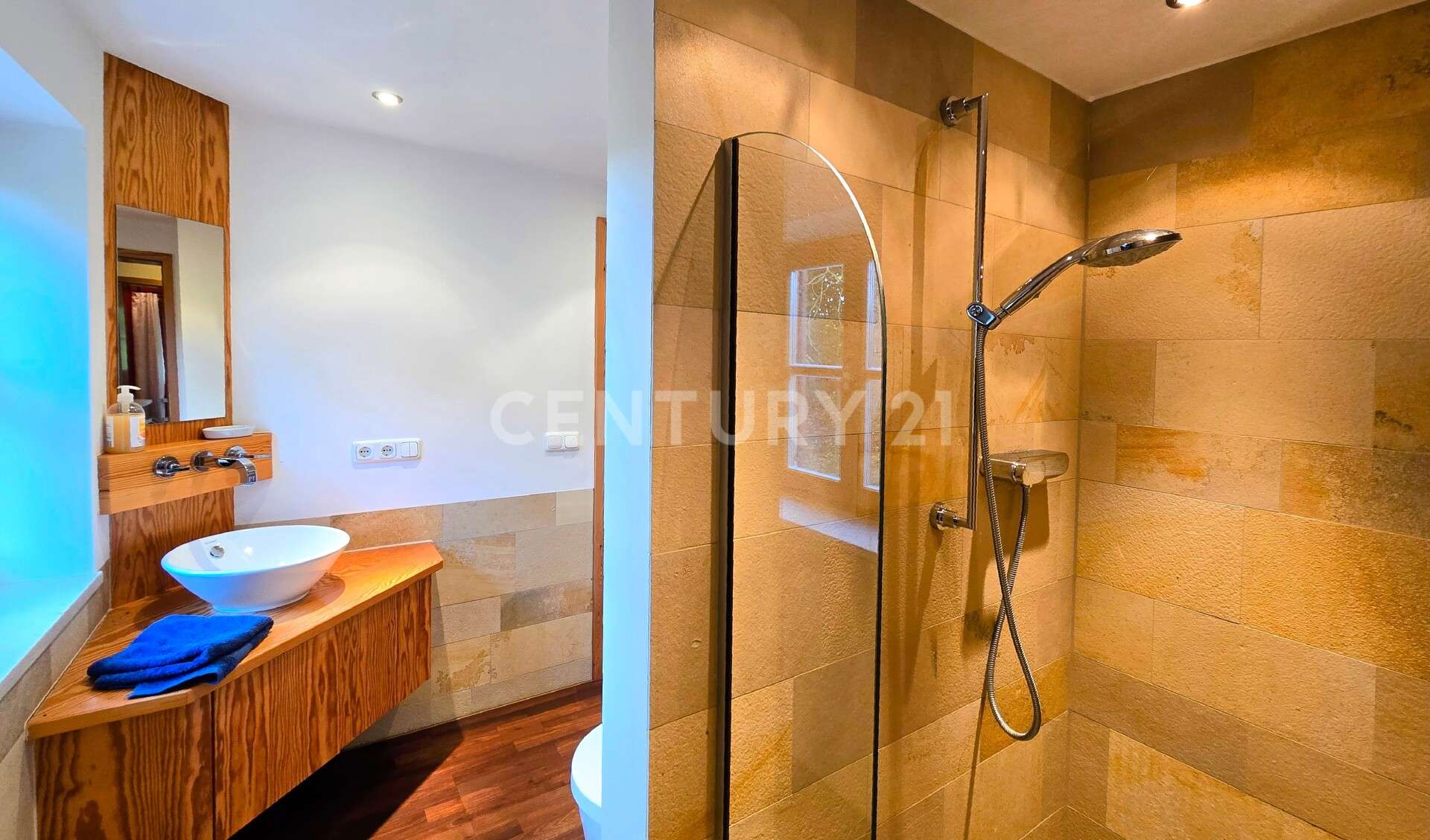 Immobilie in Arnstorf - XXL-Eigenheim in echter Alleinlage: Top-Gelegenheit für Großfamilien und Naturliebhaber! - Bild 3