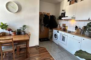 Zuhause mit zwei Zimmern und Balkon in Köln-Kalk