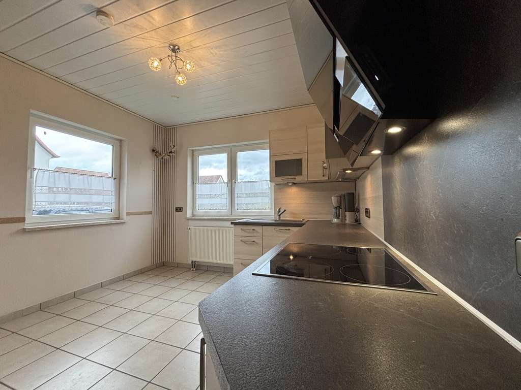 Immobilie in Wohratal - Großzügiges Einfamilienhaus mit Garten, Balkon und überdachter Terrasse in ruhiger Lage von Halsdorf - Bild 3