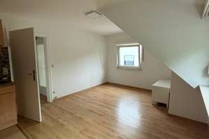 S-Ost: Sonnige, ruhig - am Waldrand gelegene - 2-Zimmer-Dachgeschosswohnung mit EBK in Stuttgart – Die vollständige Adresse der Immobilie erhältst du vom Anbieter., 70186 Gablenberg, Stuttgart – Vorschaubild 13