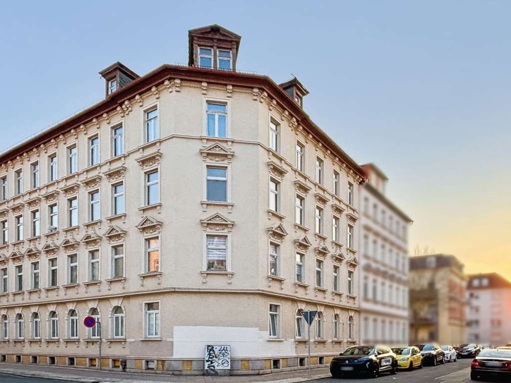 Immobilie in Markkleeberg - Charmante 2-Zimmer-Wohnung mit Potenzial in denkmalgeschütztem Altbau in Markkleeberg - Bild 0