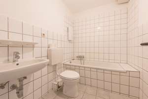 Sorgsam saniertes Zimmer mit Balkon in gemischter 3-er WG, WLAN inklusive, Küche voll ausgestattet, – Quettinger Straße 148, 51381 Quettingen, Leverkusen – Vorschaubild 6