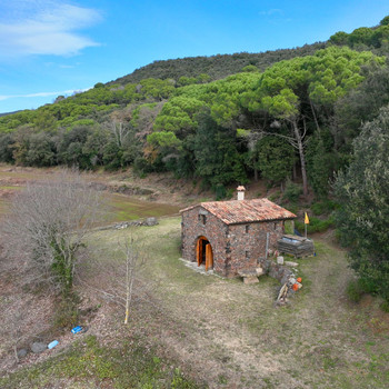 Rustikales Anwesen mit Hütte in Llorà (Girona)